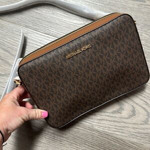 Michael Kors Crossybody